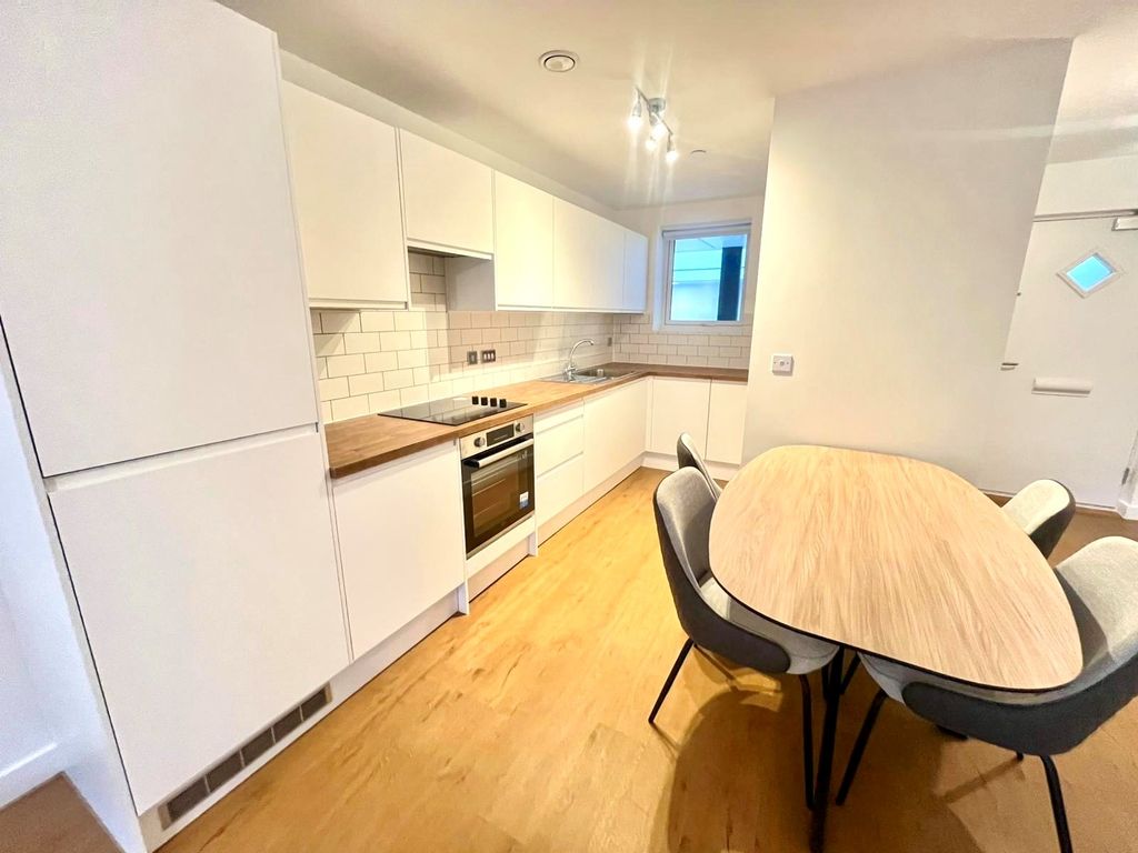 Property photo 3 of 7 Kitchen.1