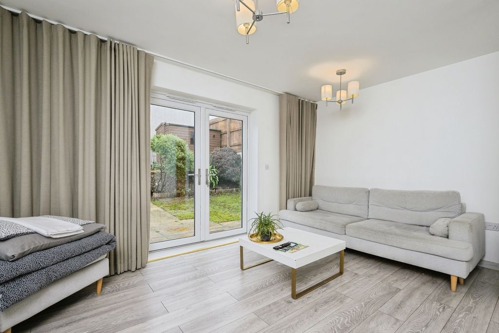 Property photo 3 of 15 Pbox-Img.Jpg