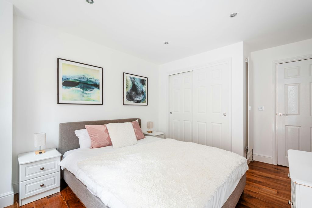 Property photo 3 of 11 Artllery Ln 54 F3 - 18.Jpg