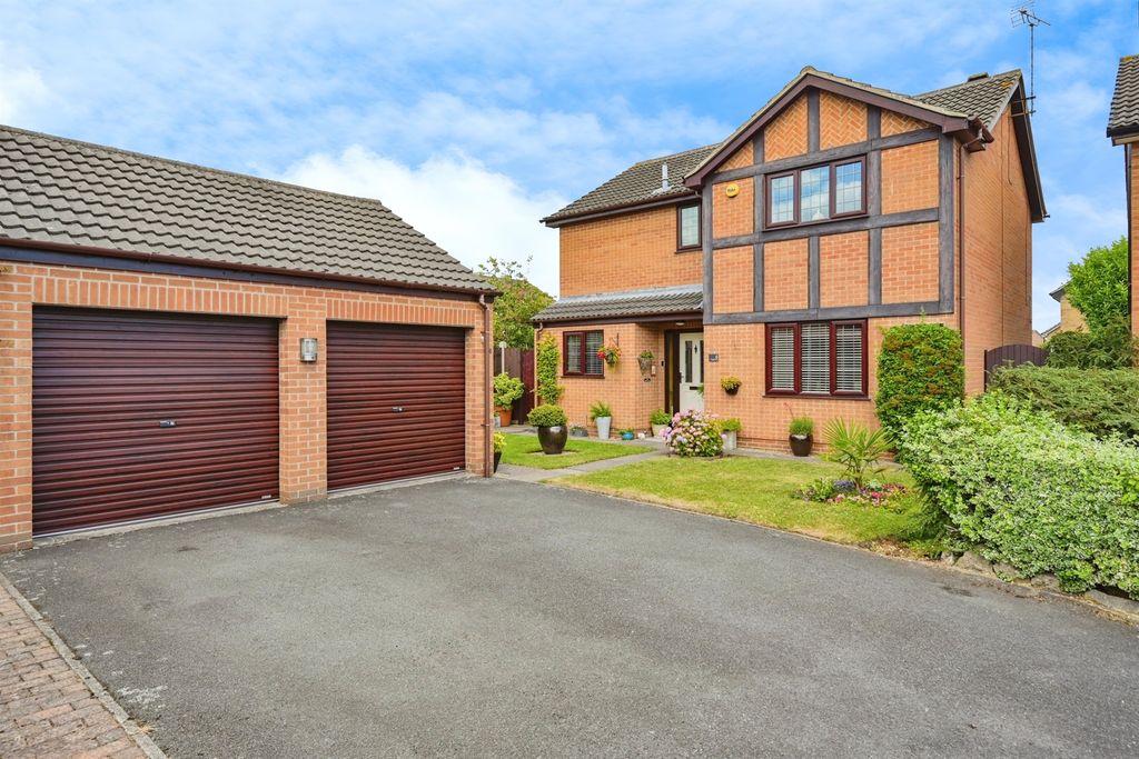 Property photo 1 of 17 External