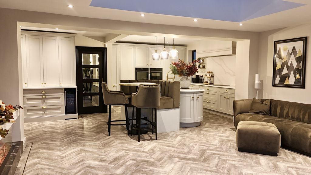 Property photo 3 of 36 Gallery