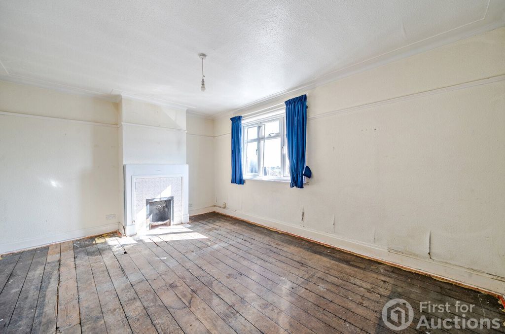 Property photo 2 of 7 Picture No. 37