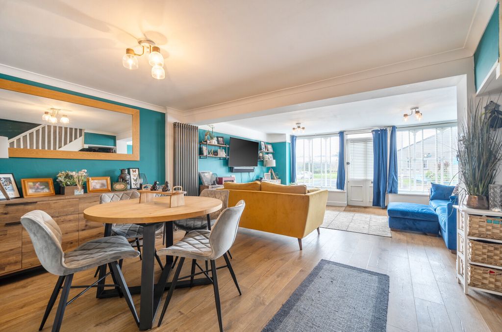 Property photo 2 of 31 1428730-15-69c174...