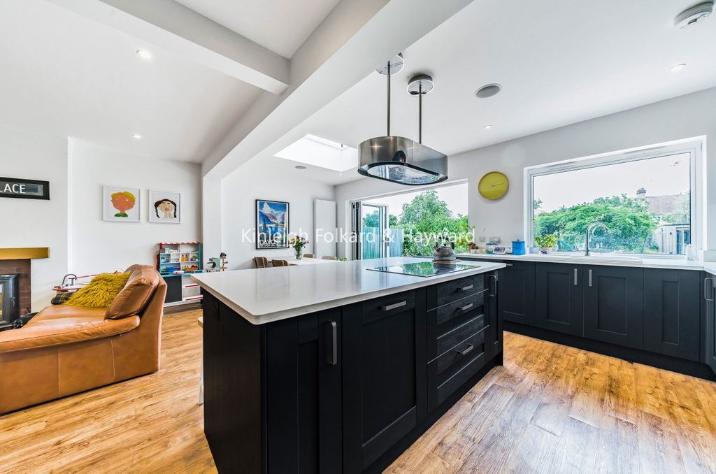 Property photo 1 of 22 Picture No. 08