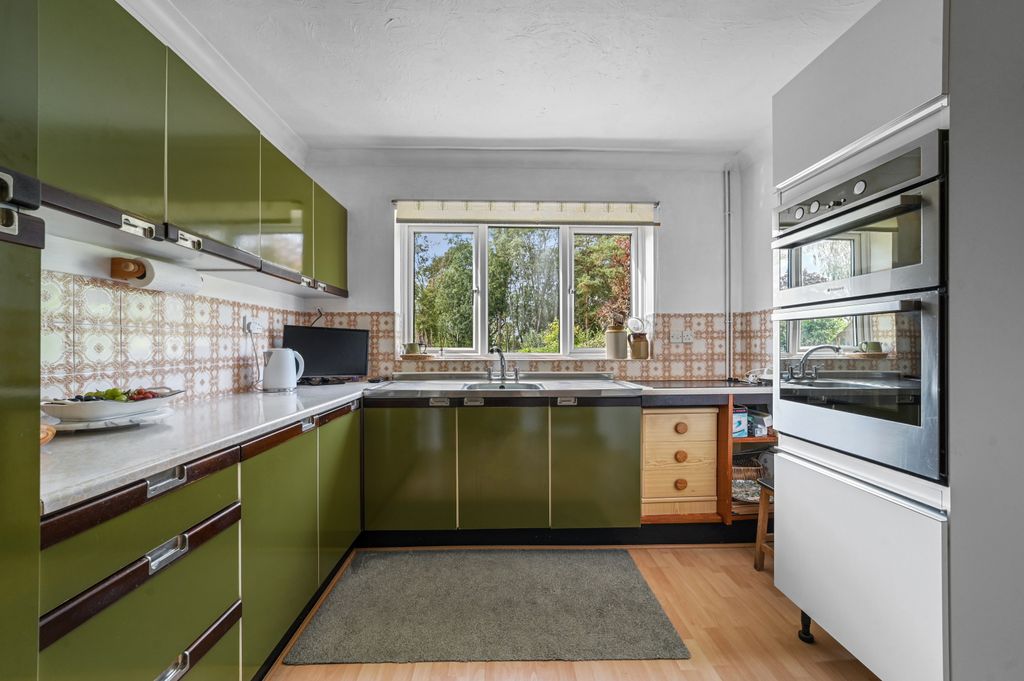 Property photo 3 of 43 Newbridge Kitchen (2)