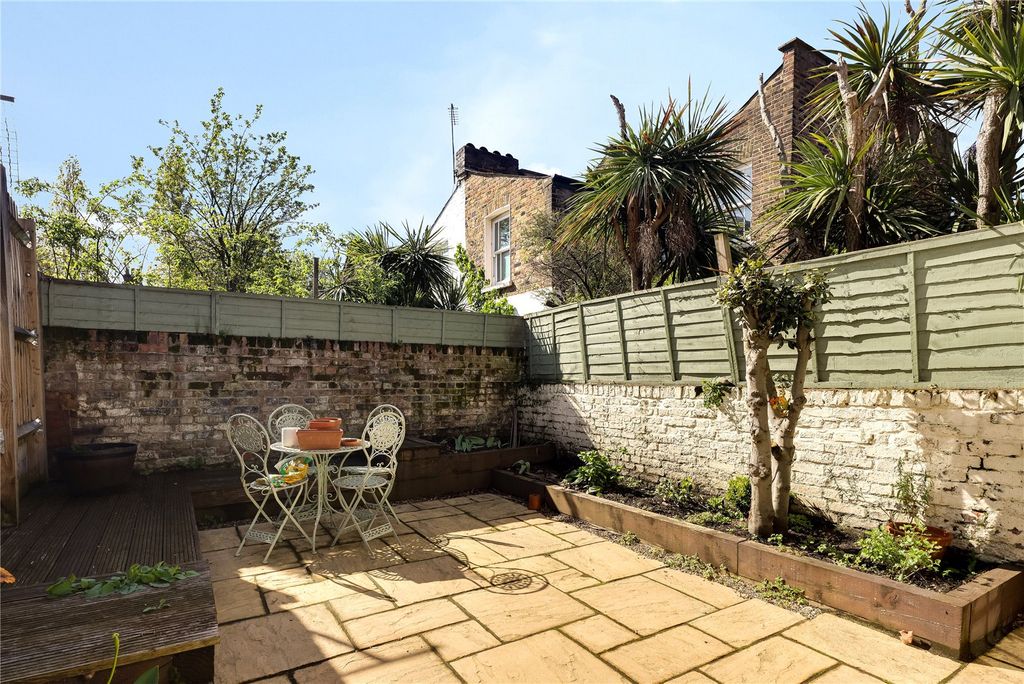 Property photo 3 of 24 Garden