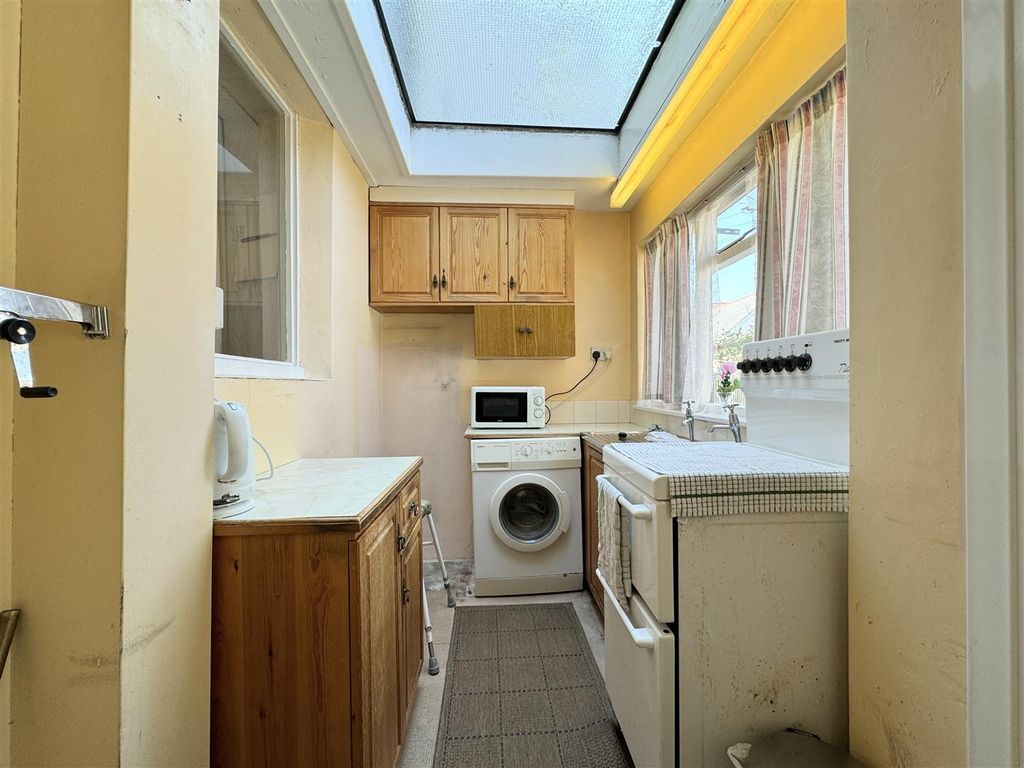 Property photo 3 of 13 Kitchen