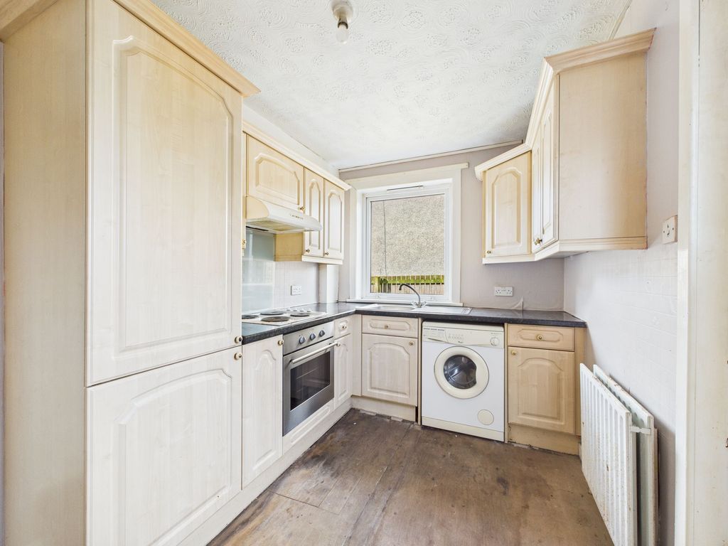 Property photo 3 of 8 Kitchen