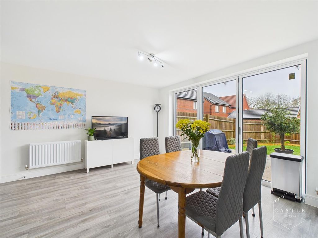 Property photo 3 of 25 Living Kitchen