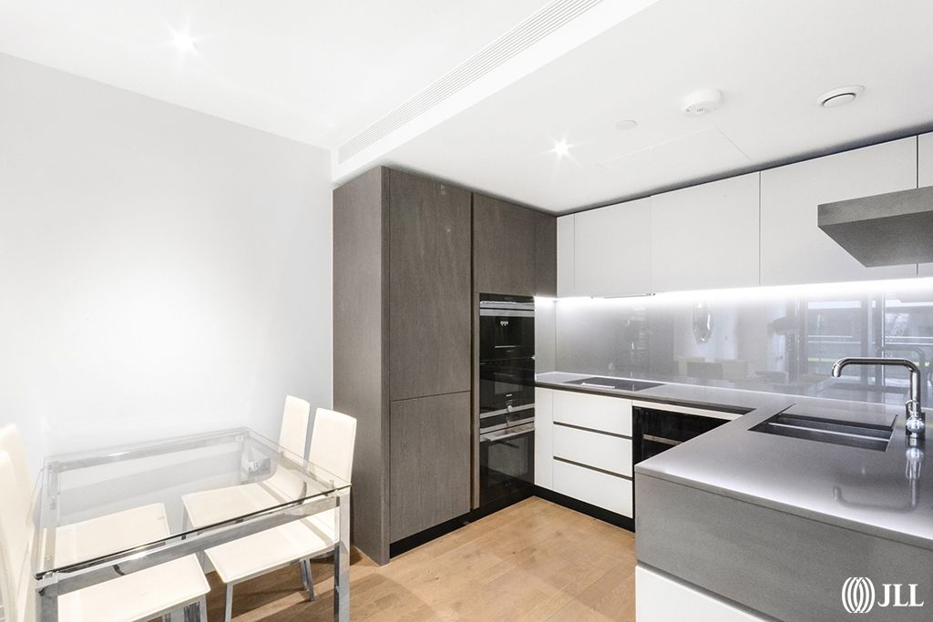 Property photo 2 of 23 Riverlight Quay_5...