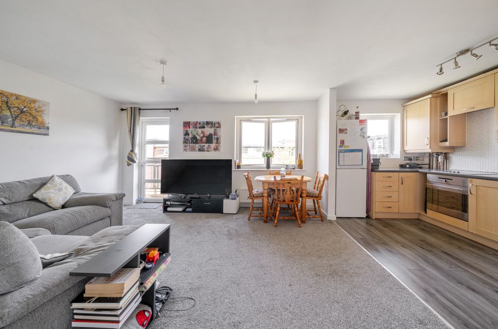 Property photo 3 of 10