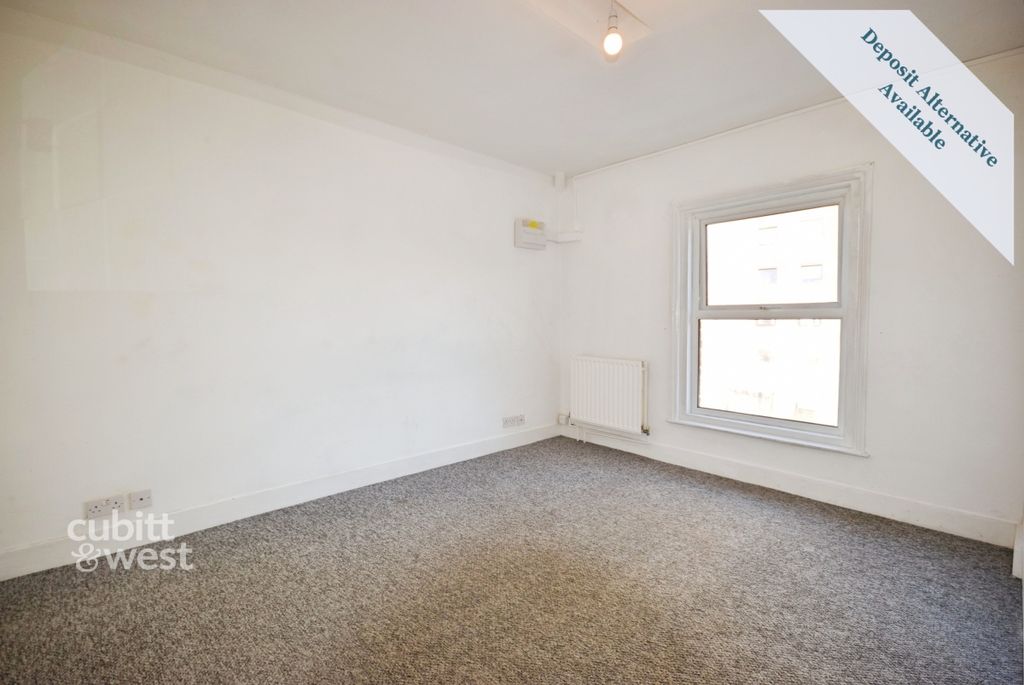Property photo 3 of 8 Flat 7 16 Granvil...