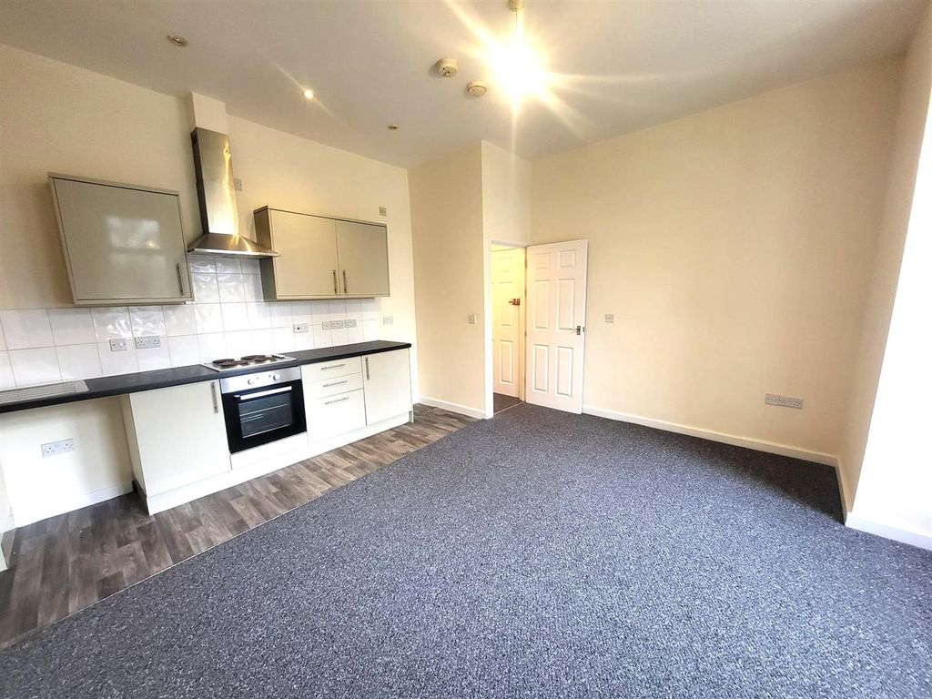 Property photo 2 of 10 Open Plan Living Pic 1