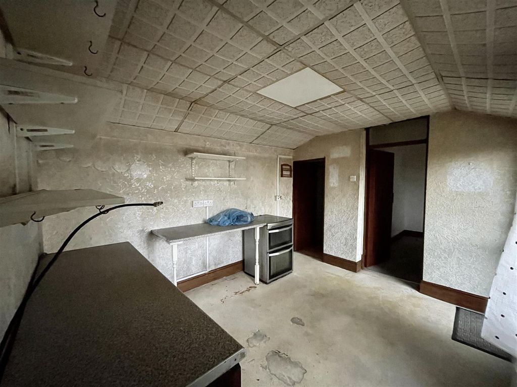 Property photo 3 of 16 Kitchen