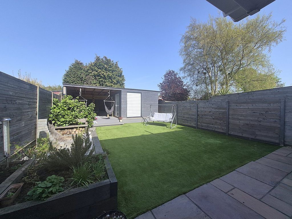 Property photo 2 of 27