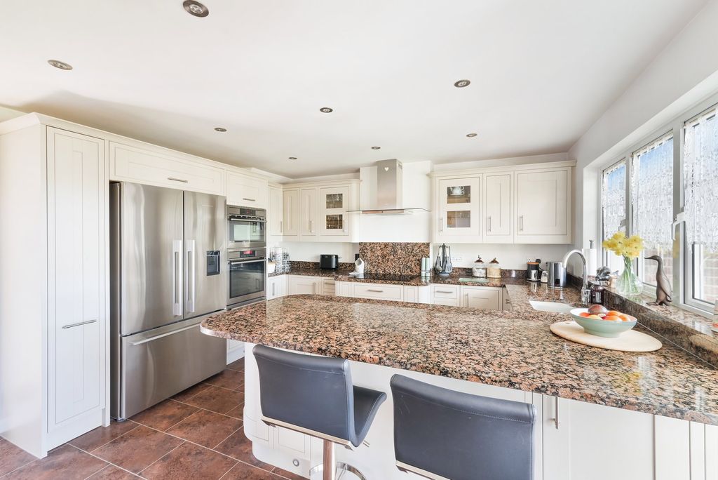 Property photo 3 of 24