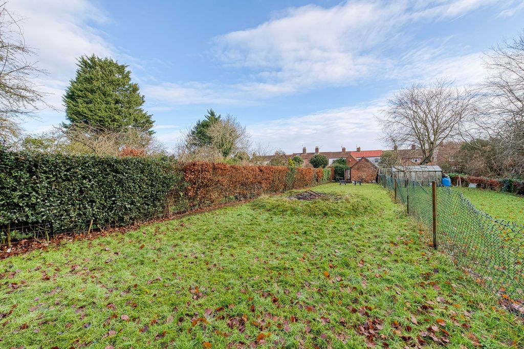 Property photo 2 of 22