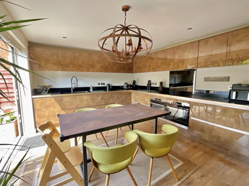 Property photo 3 of 40 5387475