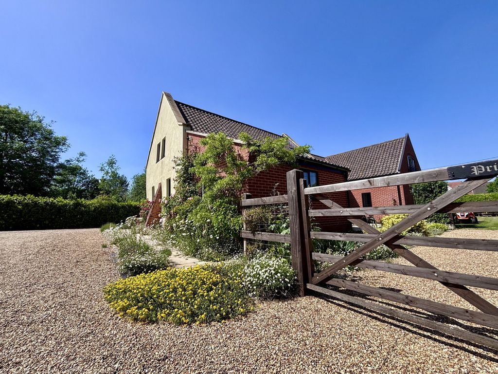 Property photo 1 of 50
