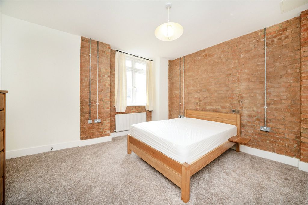 Property photo 3 of 9 Bedroom