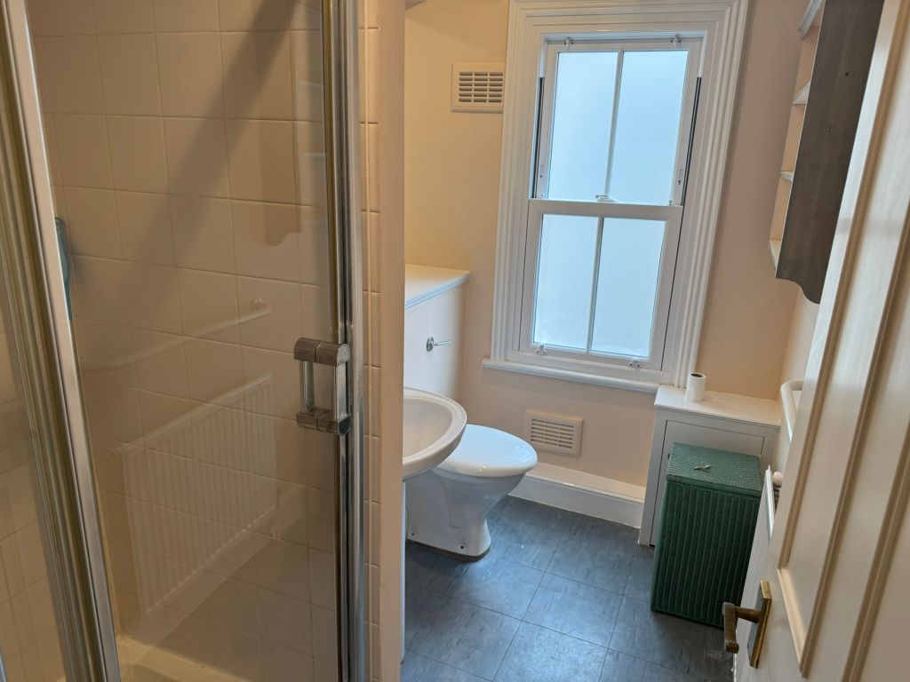 Property photo 3 of 5 Bathroom 1