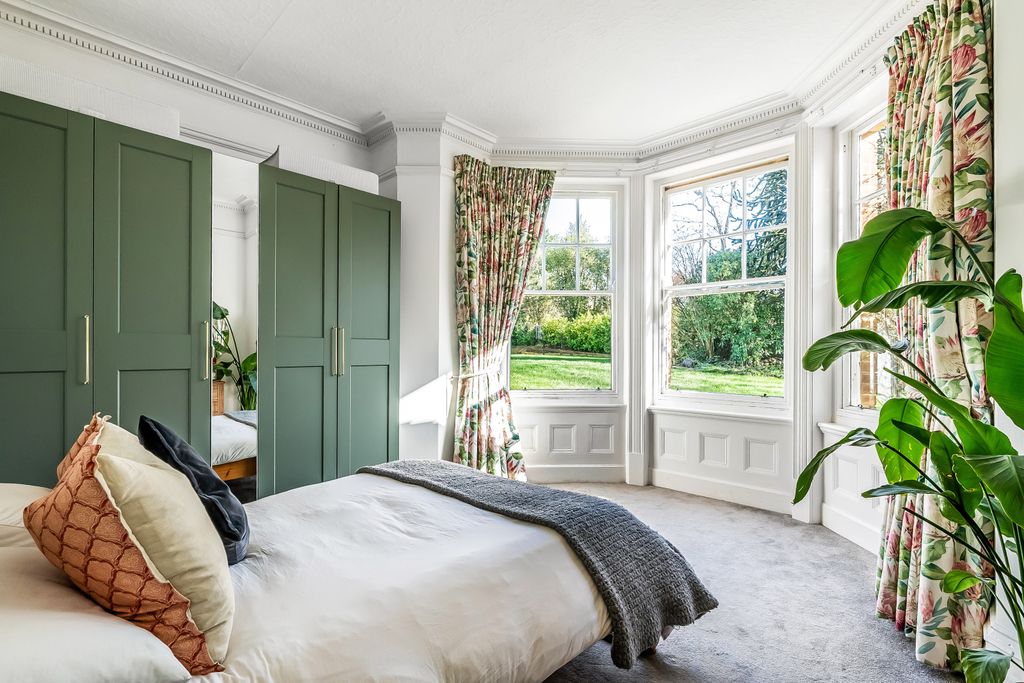 Additional image 7 of 4 bed flat for saleRockfield Road, Oxted, Surrey RH8