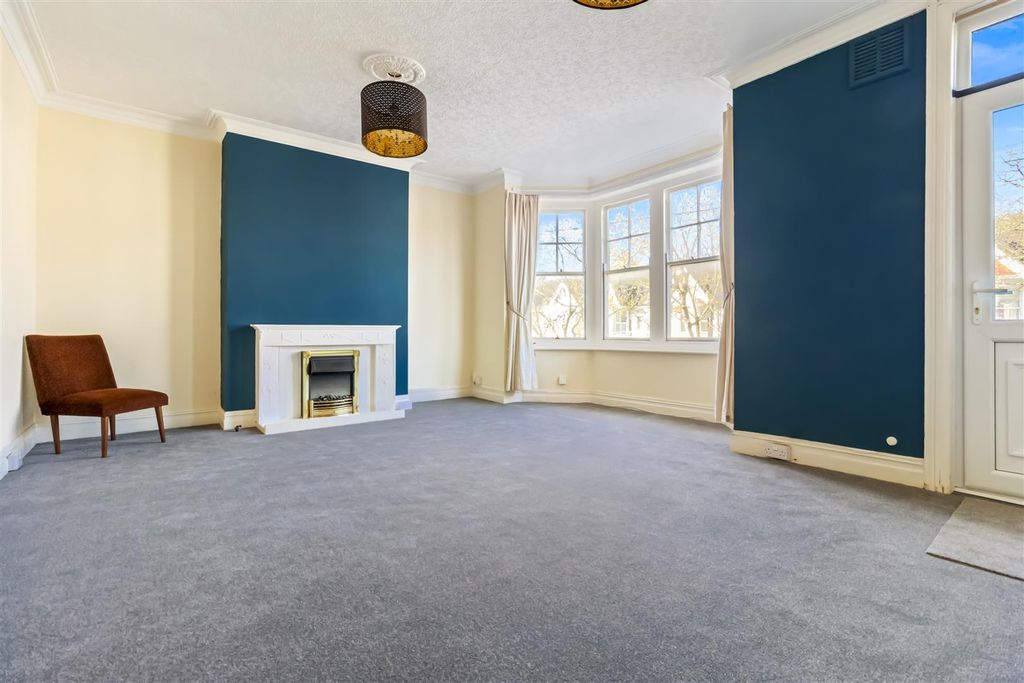 Property photo 2 of 21 2, 42 Alexandra Road-004.Jpg