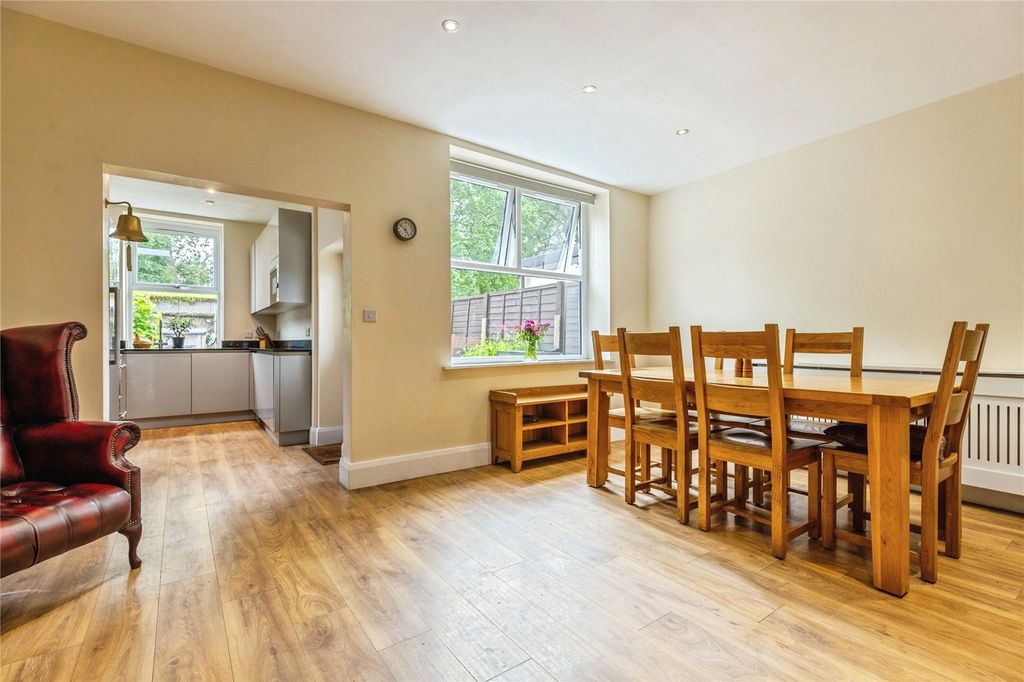 Property photo 2 of 32 Picture No. 28