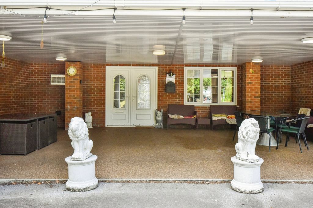 Property photo 3 of 35