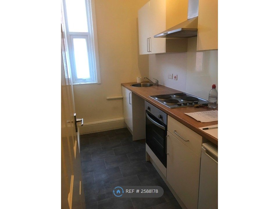 Property photo 1 of 4 Kitchen