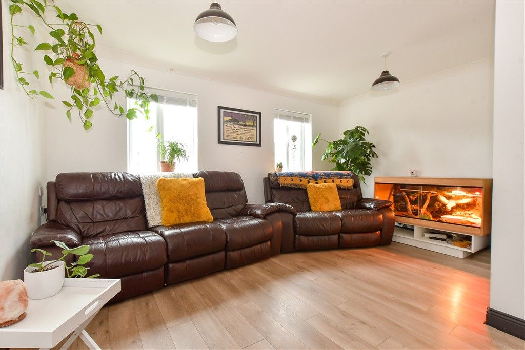 Property photo 3 of 15 Lounge