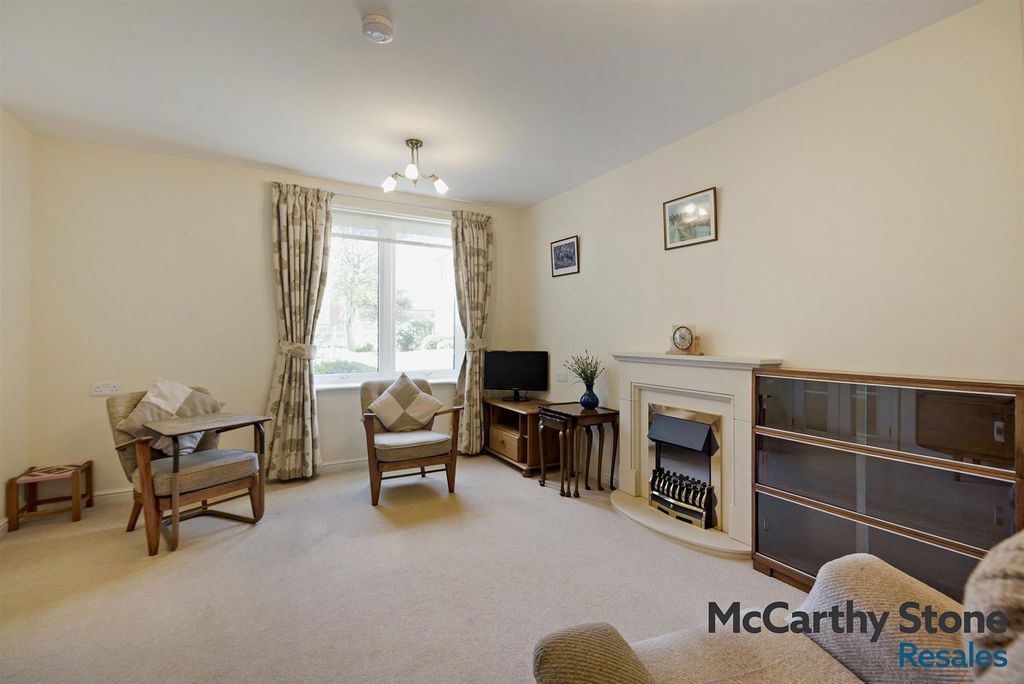 Property photo 3 of 21 8686853-Interior09-800.Jpg