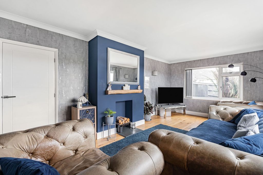 Property photo 2 of 25