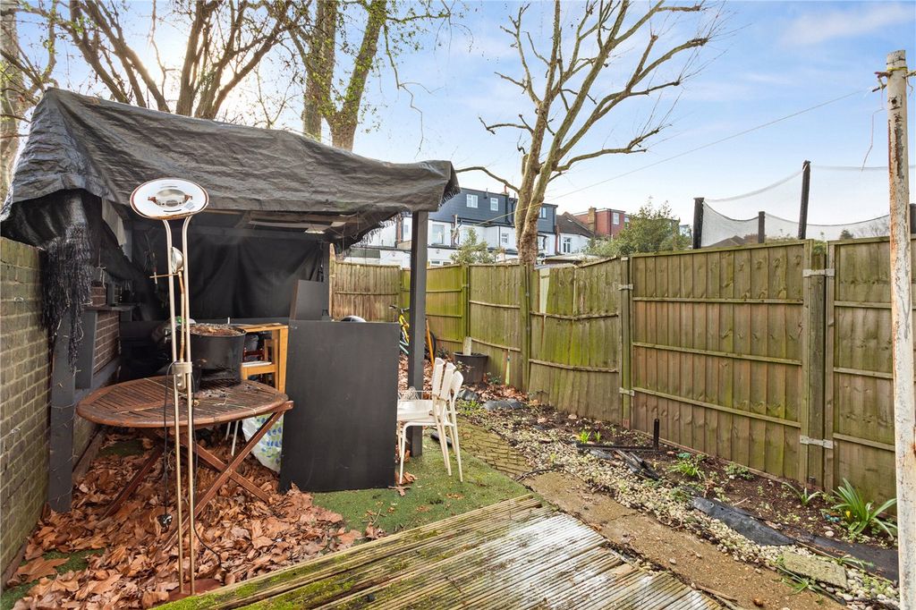 Property photo 2 of 8 Picture No. 12