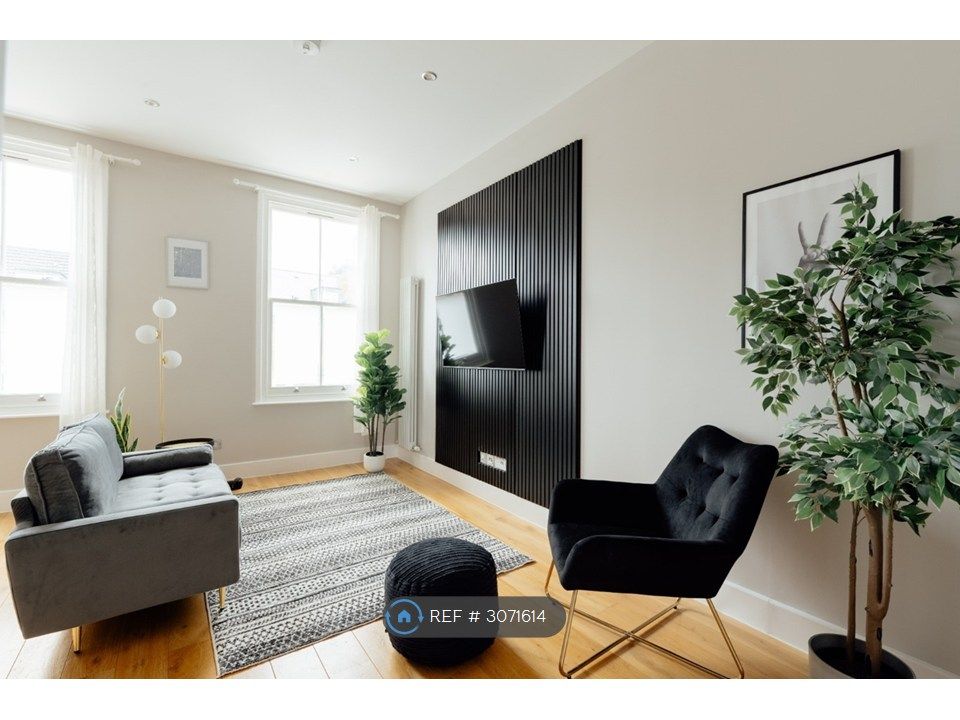 Property photo 3 of 11 Tv