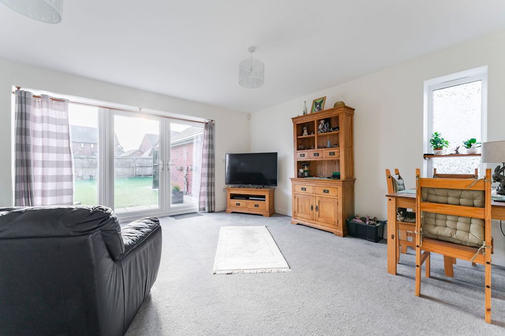 Property photo 3 of 21