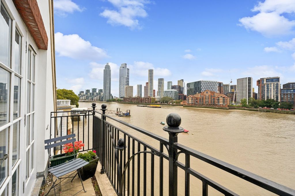 Property photo 2 of 11