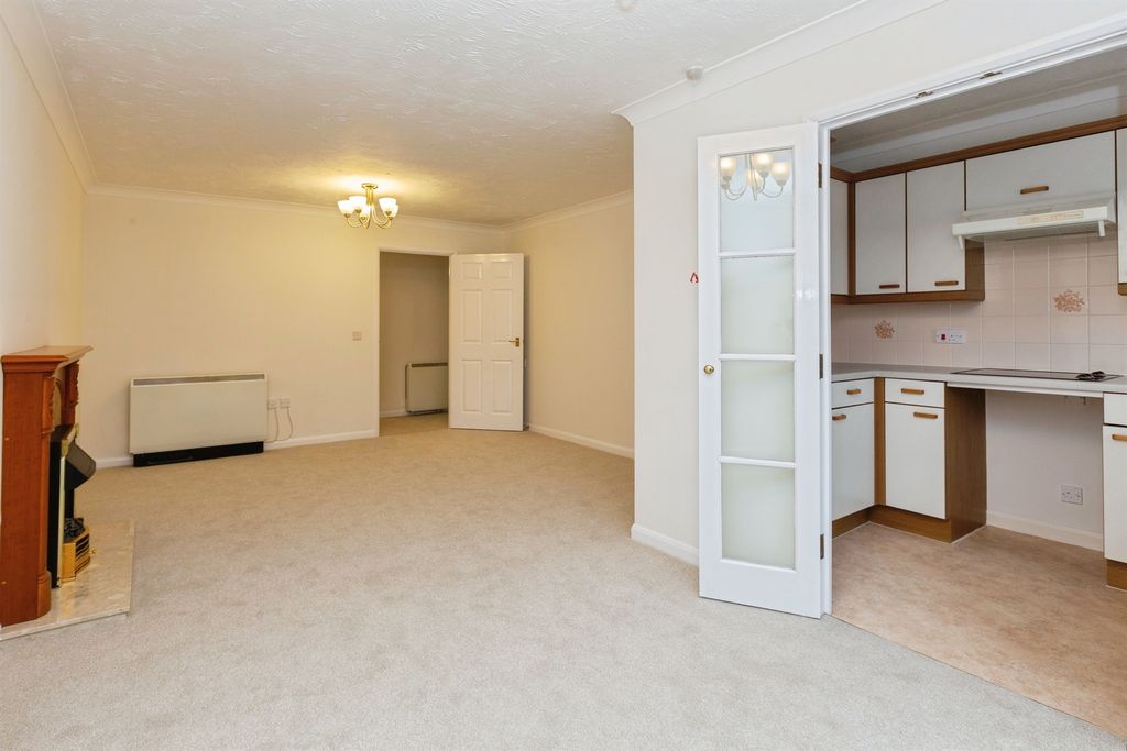 Property photo 2 of 17
