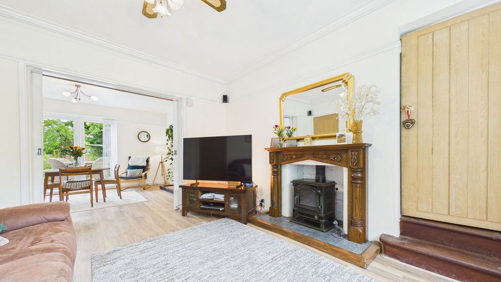 Property photo 3 of 34