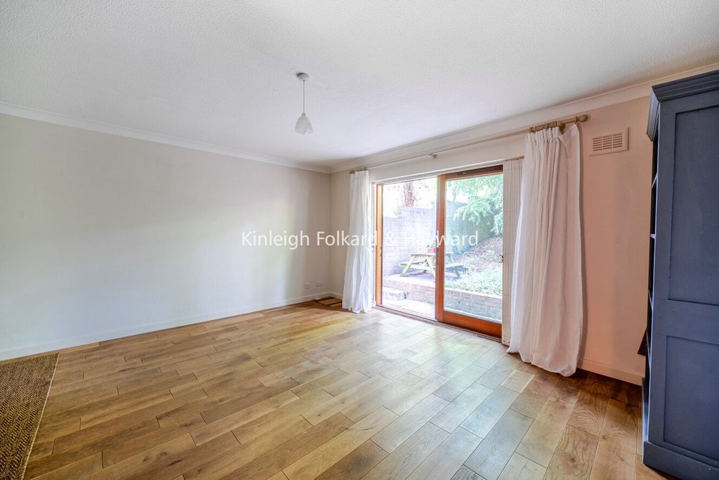 Property photo 2 of 16 Picture No. 12