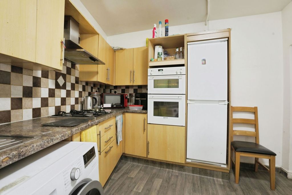 Property photo 2 of 33