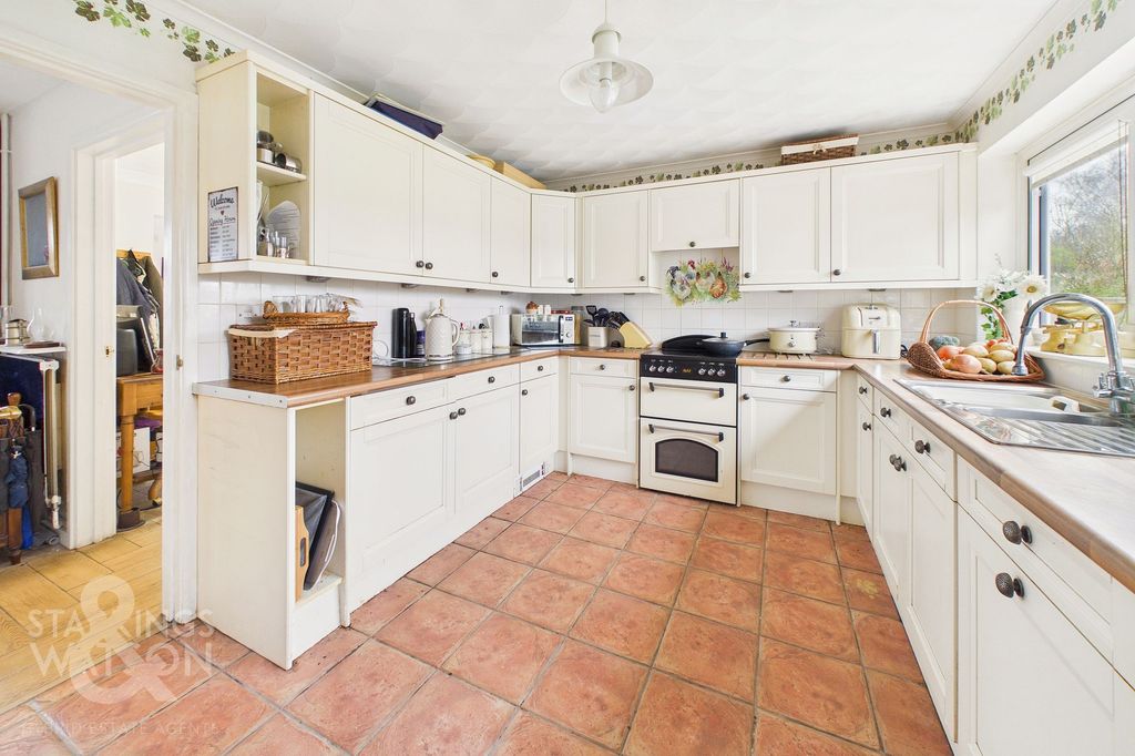 Property photo 2 of 28