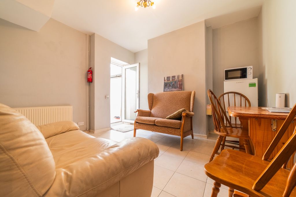 Property photo 2 of 12 Call 02920 454555 To Secure Your Viewing_9