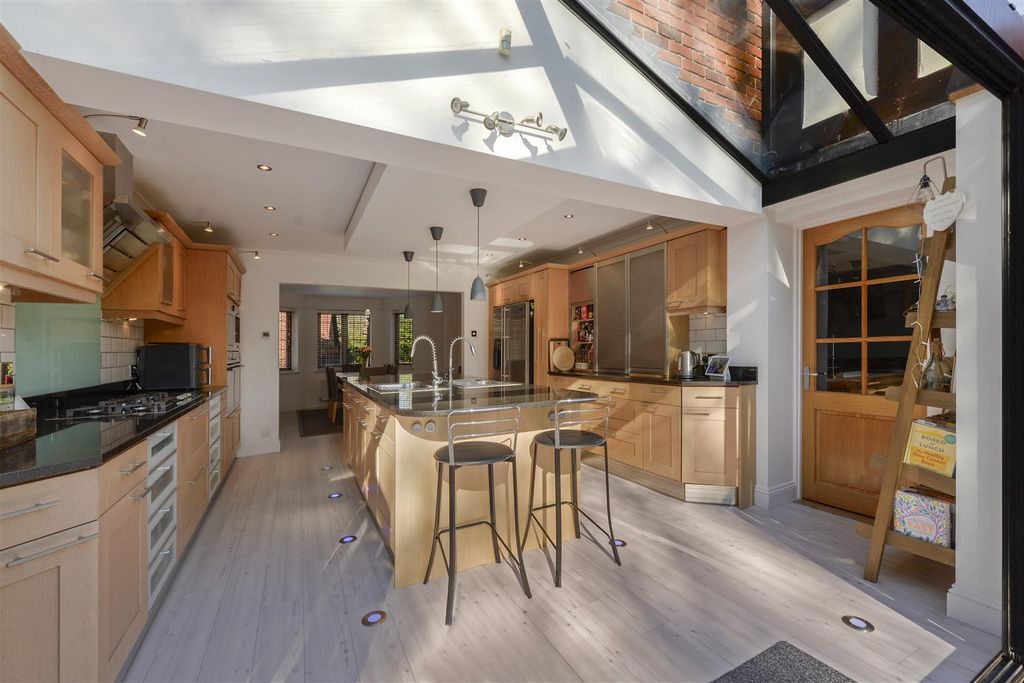 Property photo 3 of 40 18