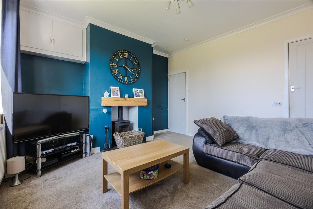 Property photo 3 of 12 Lounge