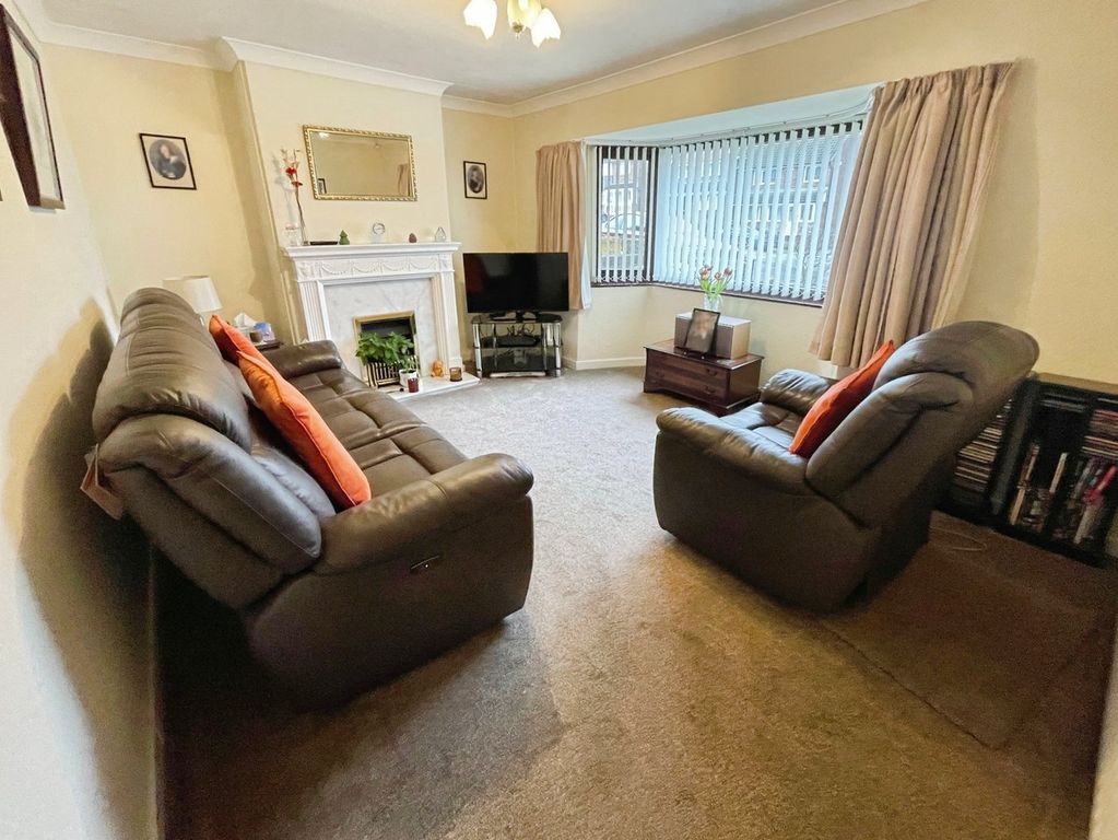 Property photo 2 of 15 Lounge