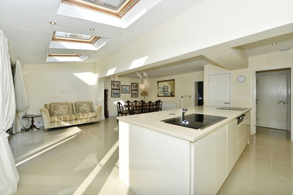 Property photo 3 of 20 Pbox-Img.Jpg