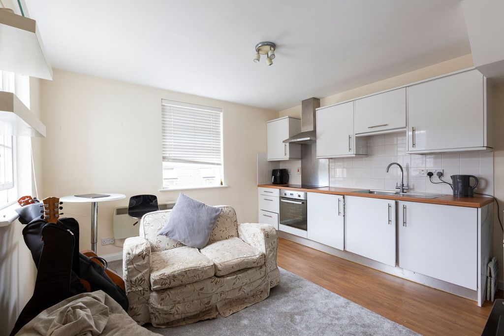 Property photo 2 of 8