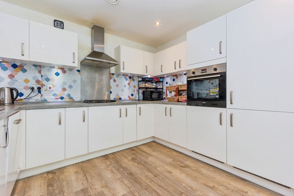 Property photo 3 of 24 Pbox-Img.Jpg