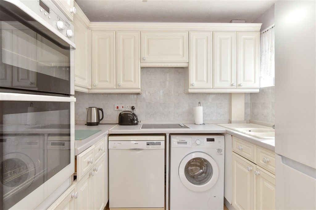 Property photo 1 of 11 Kitchen